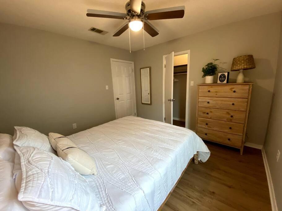 White Sand Getaway Steps From Beach Gulfport Bagian luar foto