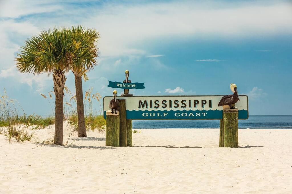 White Sand Getaway Steps From Beach Gulfport Bagian luar foto