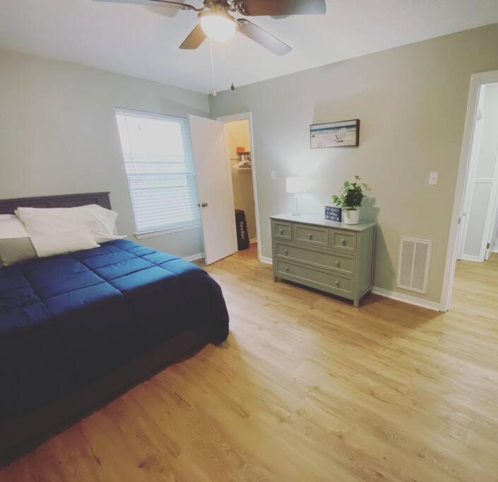 White Sand Getaway Steps From Beach Gulfport Bagian luar foto