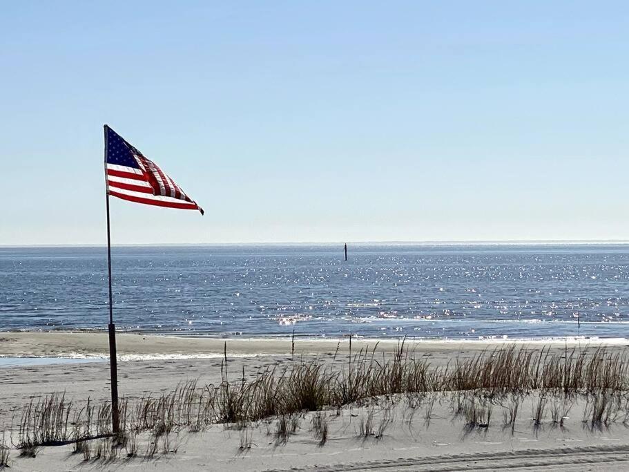 White Sand Getaway Steps From Beach Gulfport Bagian luar foto