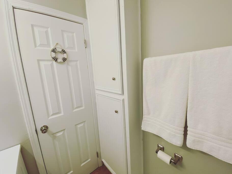 White Sand Getaway Steps From Beach Gulfport Bagian luar foto