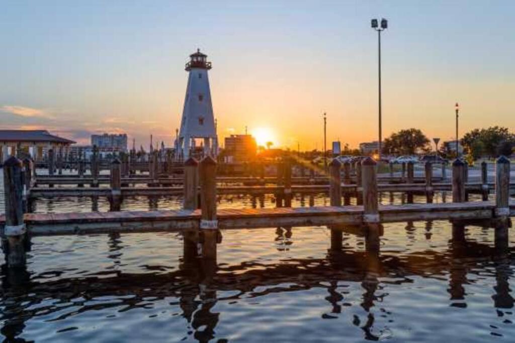 White Sand Getaway Steps From Beach Gulfport Bagian luar foto