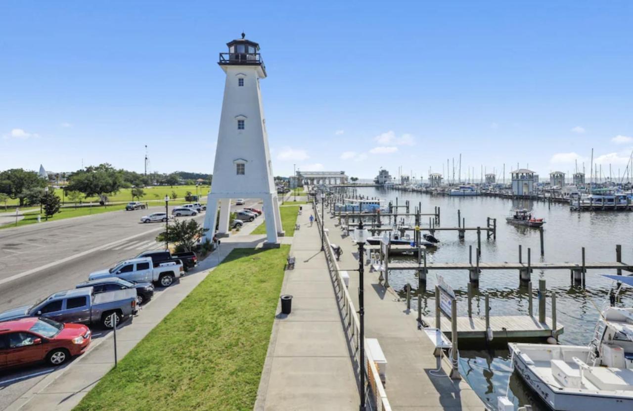 White Sand Getaway Steps From Beach Gulfport Bagian luar foto