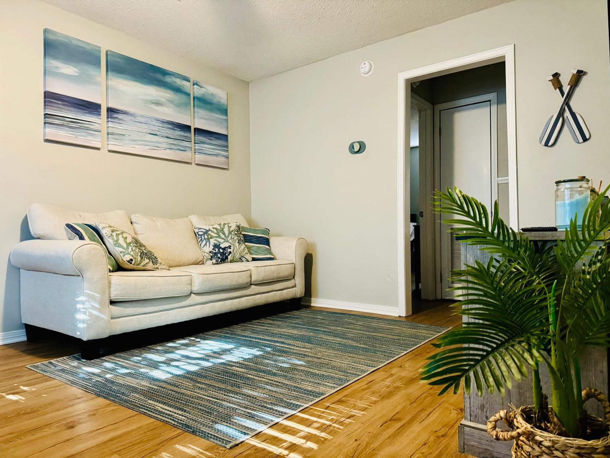 White Sand Getaway Steps From Beach Gulfport Bagian luar foto